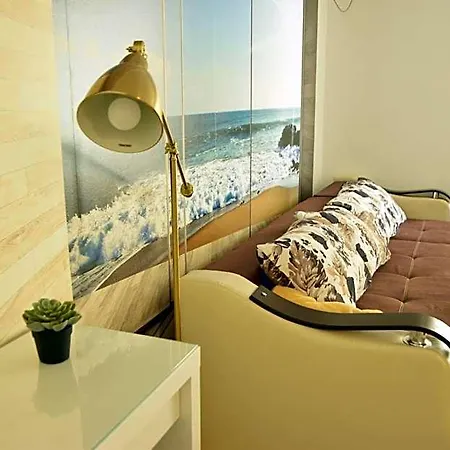 Willow Alessi Pool & Constanta